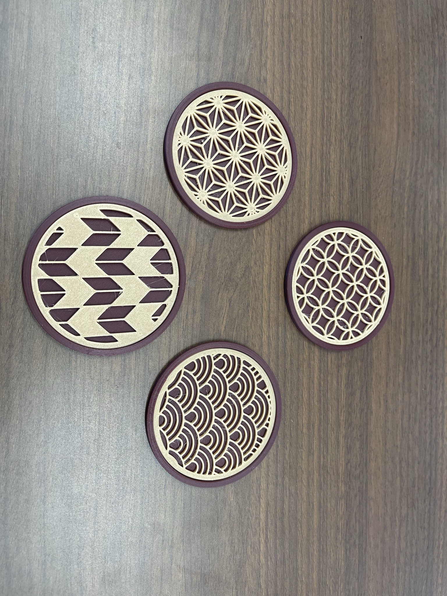 coaster with traditional design in wood filament