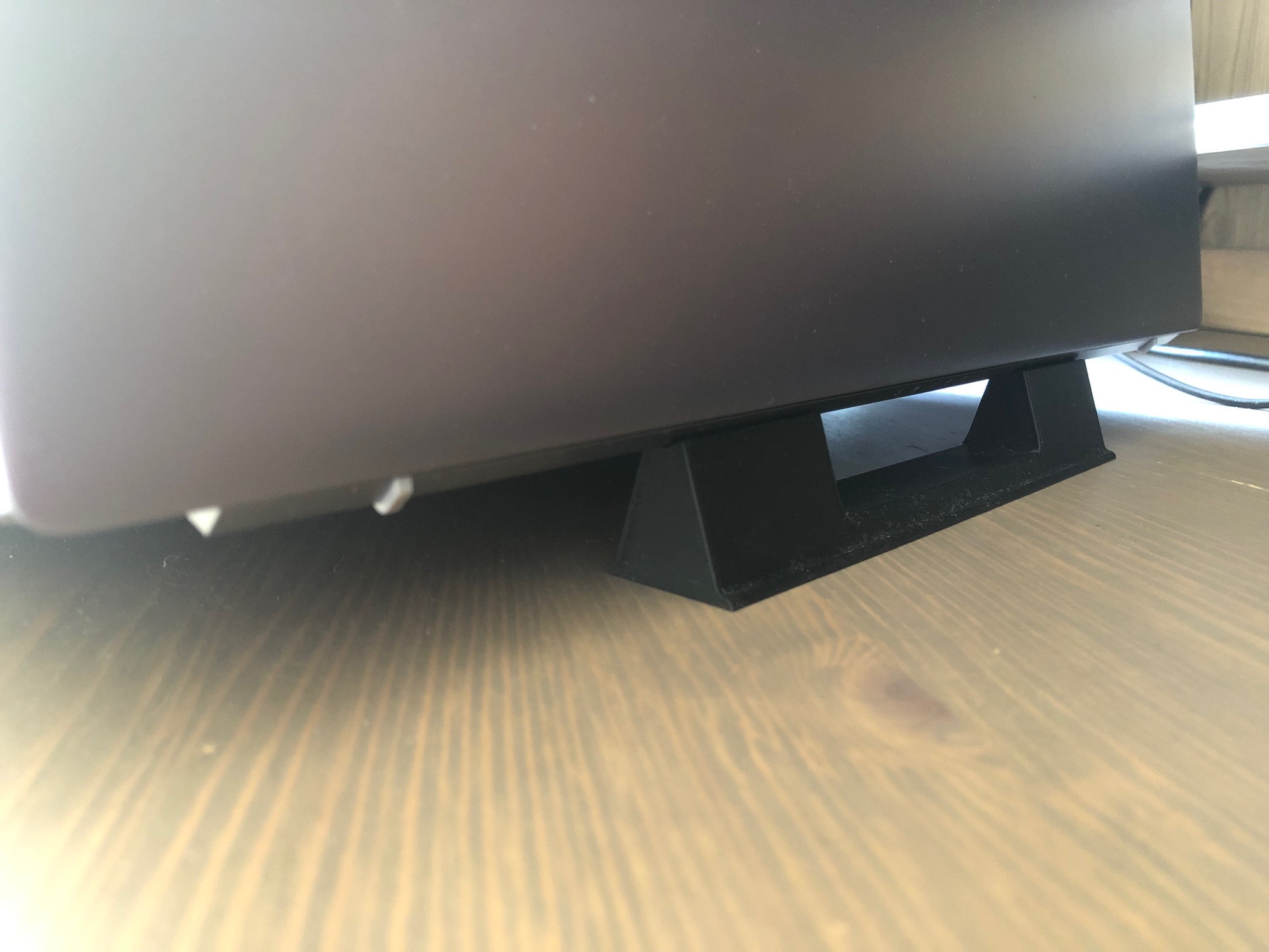 Laptop raiser