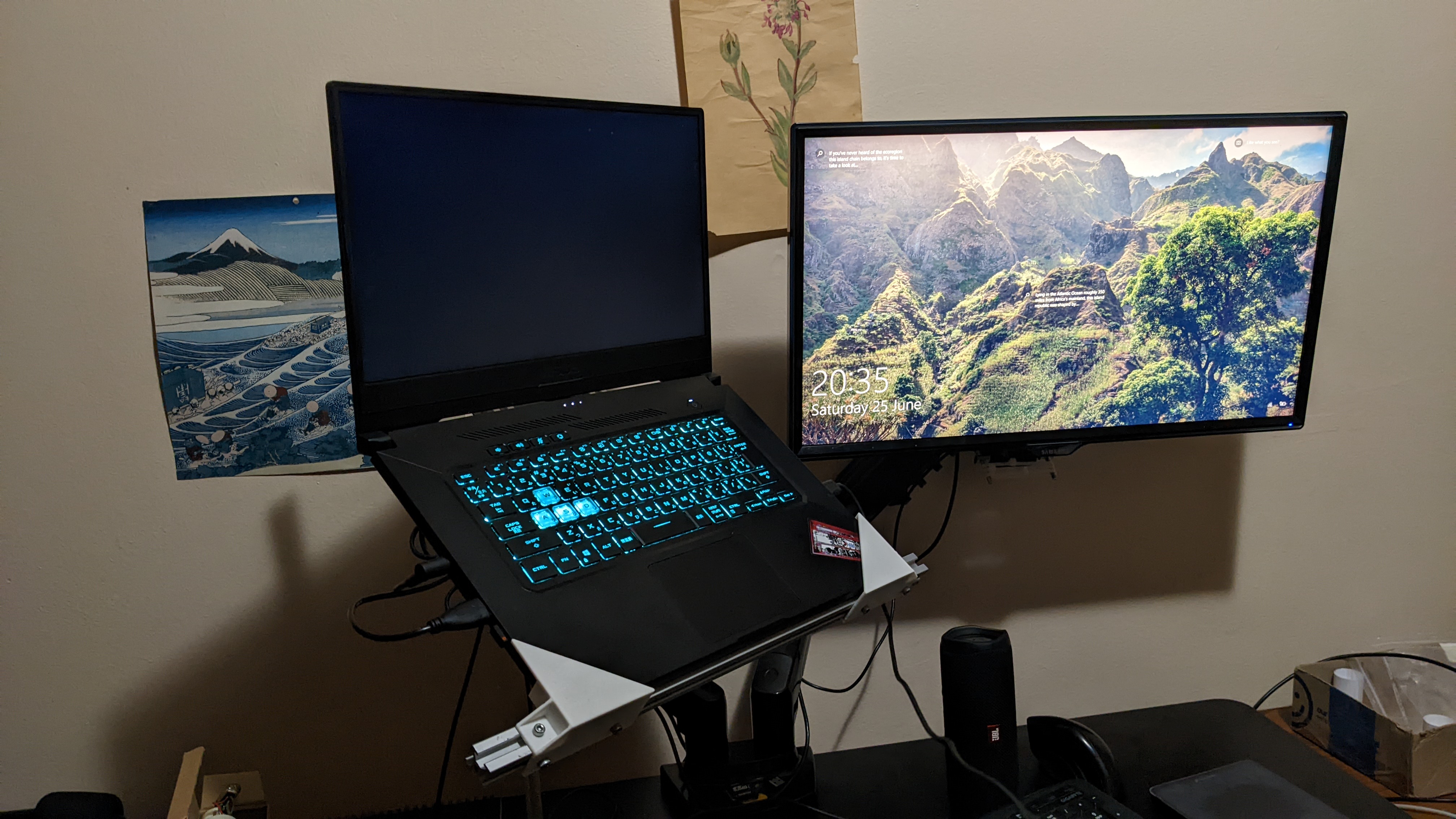 Vesa laptop mount - for laptops with up to 15mm thick bottom half