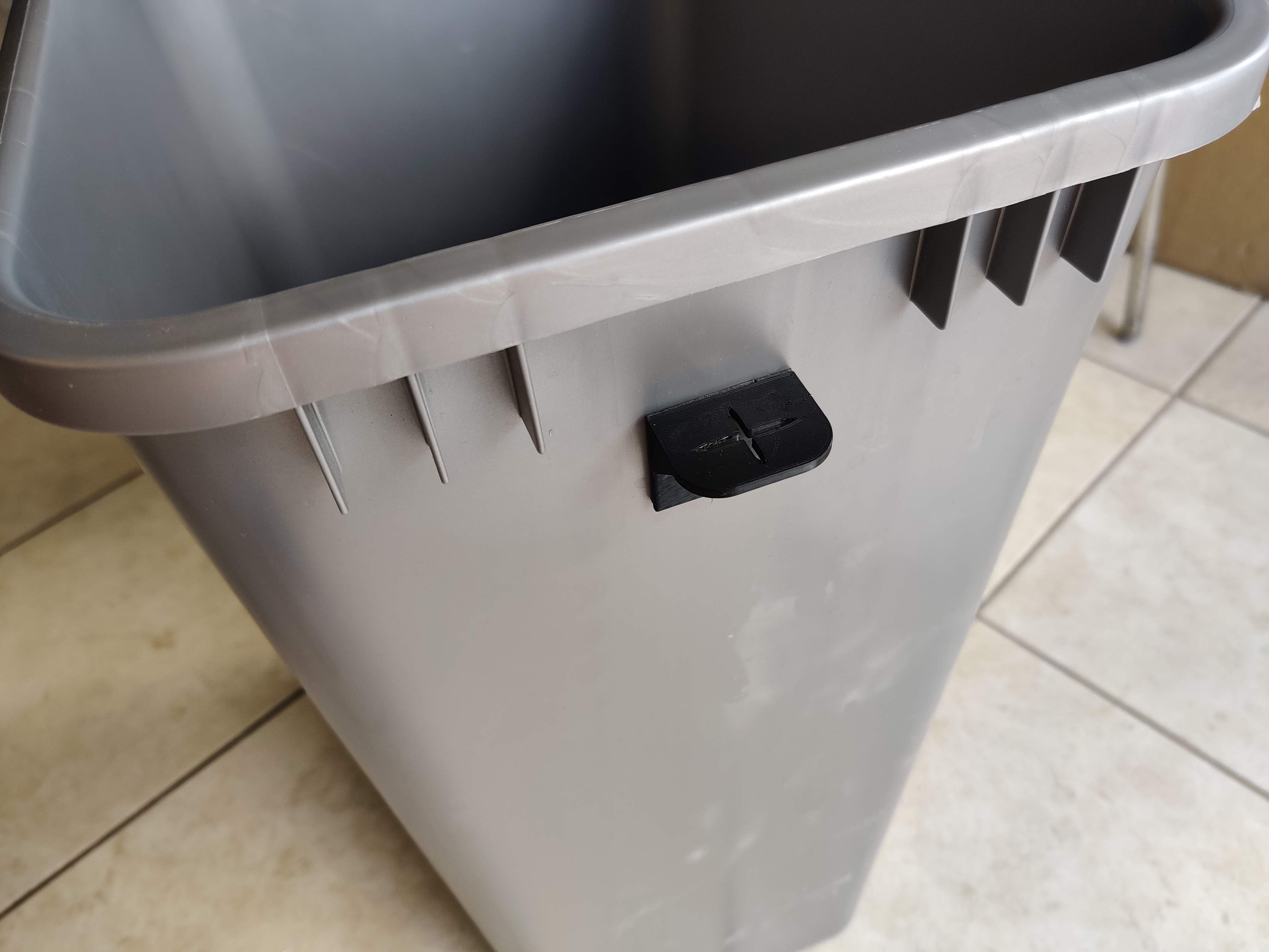 Trash Bag Cinch by Almondtofu Download free STL model