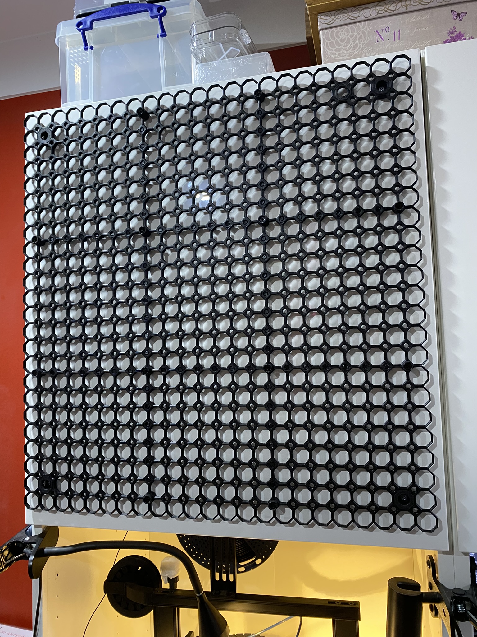 The Claw - Multiboard overlapping panel