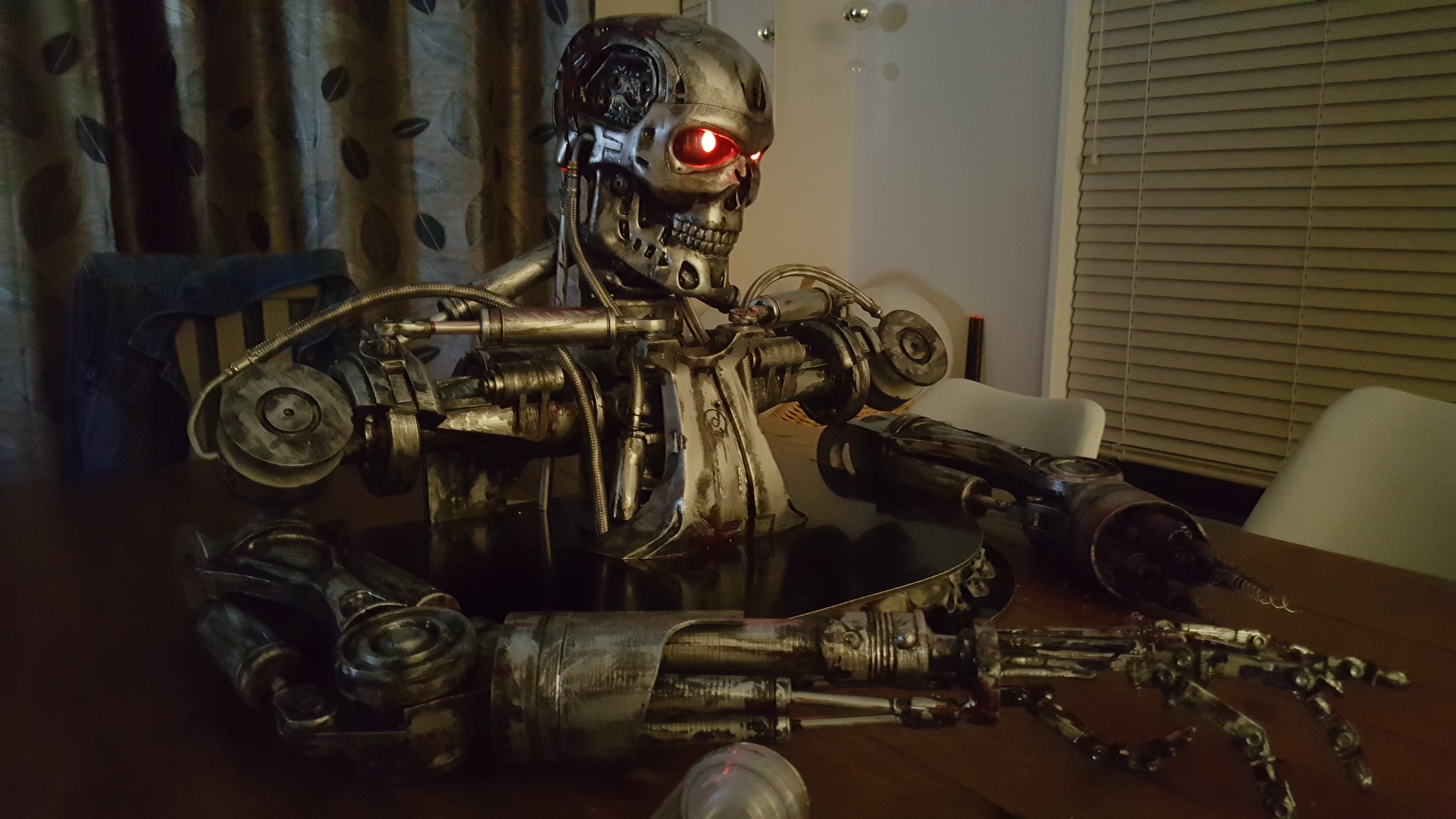 Miniatura 23 do modelo 3D Terminator T800 Split Shoulders "Bust Concept"