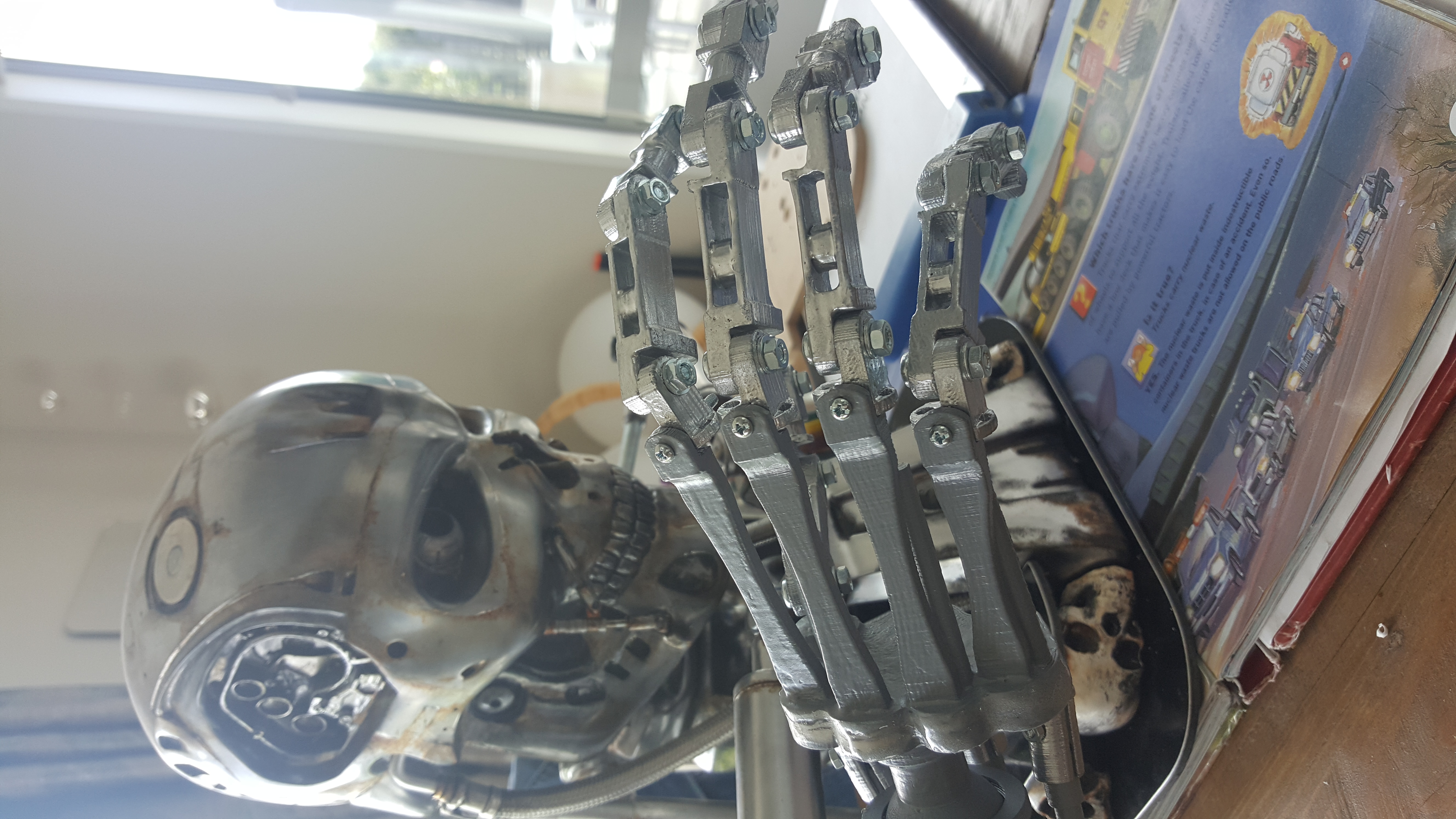 Miniatura 35 do modelo 3D Terminator T800 Split Shoulders "Bust Concept"
