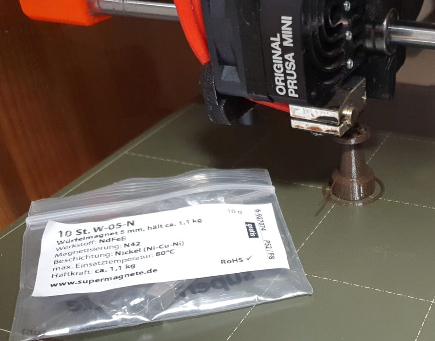 Pin board styled holder for 5mm cube magnet