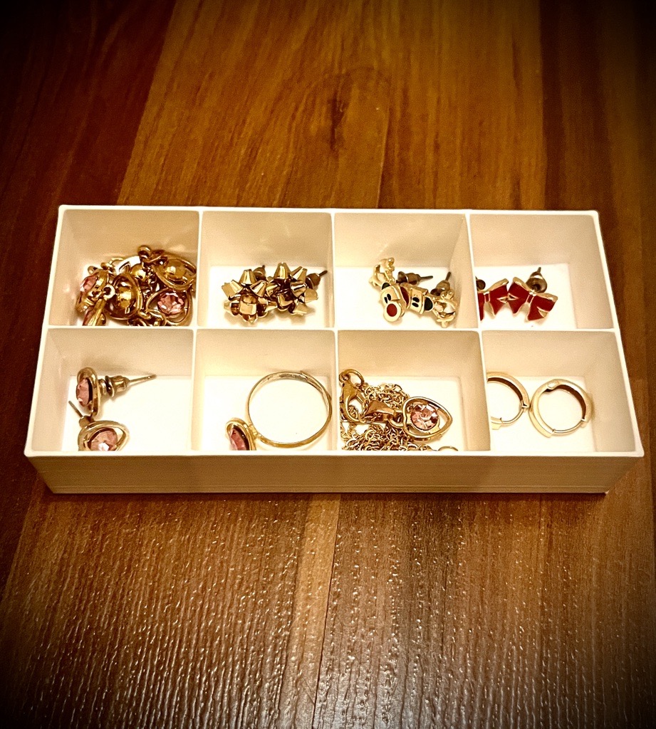 Mini jewelry holder