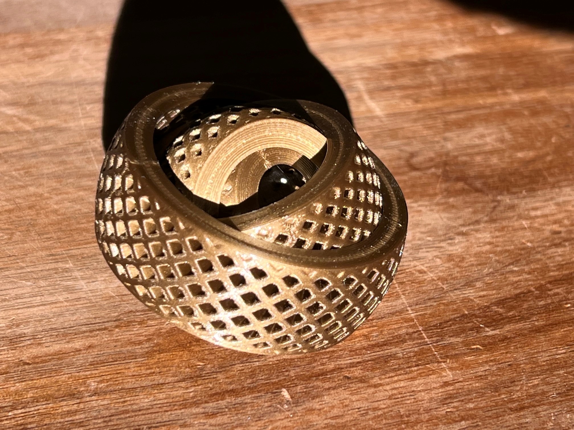Rotating 4 rings toy Fidget Sphere different patterns por Dynamite ...