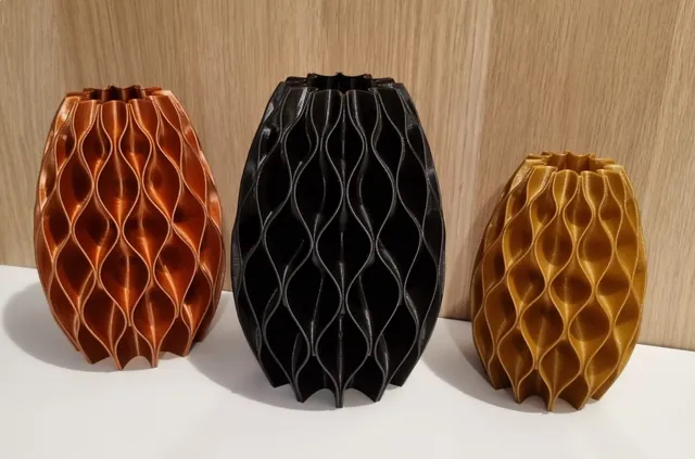 Wavy vase