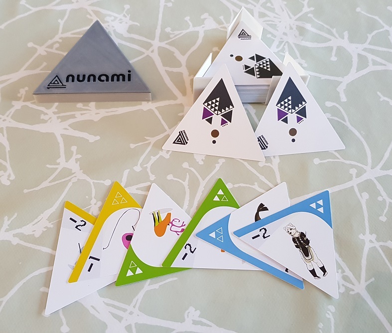 Nunami card holder