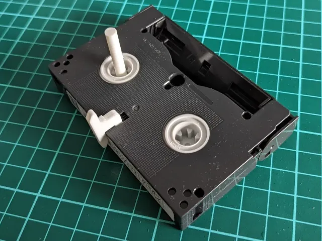 Video 8 and Hi8 manual rewind