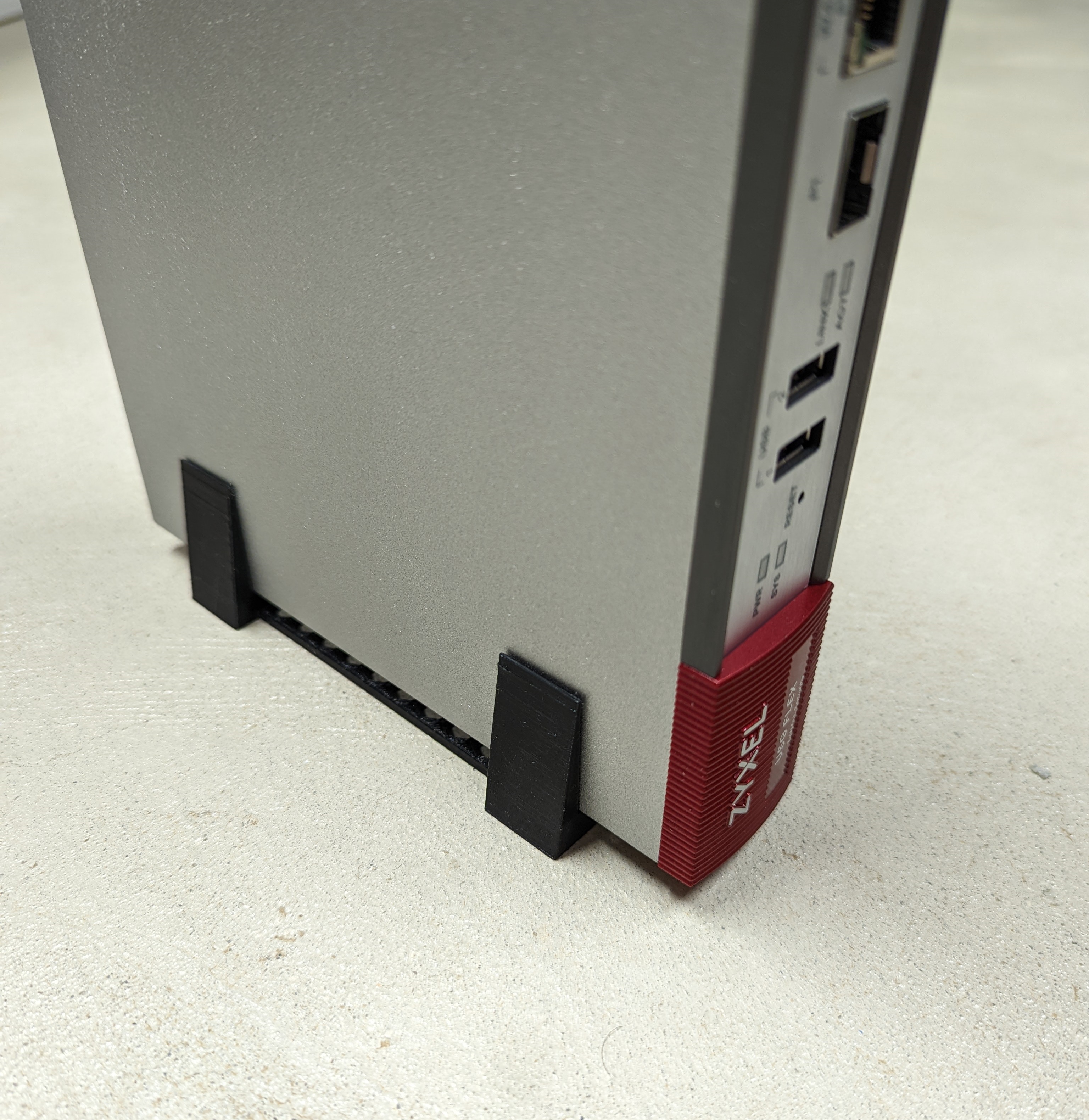Zyxel 1U device upright mount