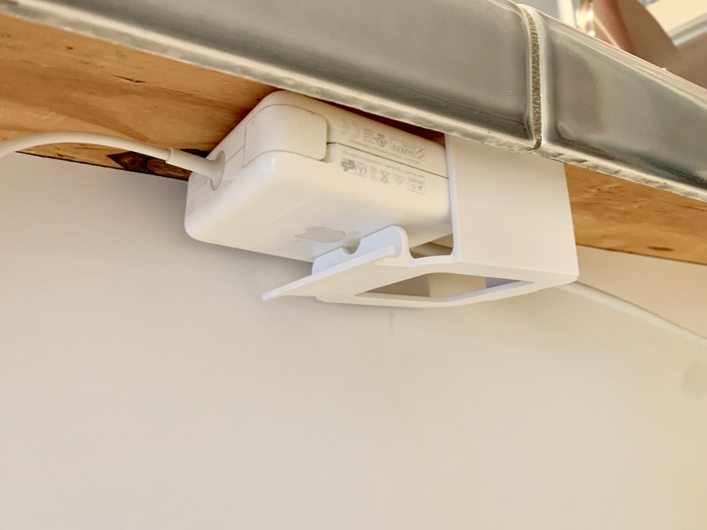 Miniatura 5 do modelo 3D MacBook Pro Power Adapter Under-table bracket