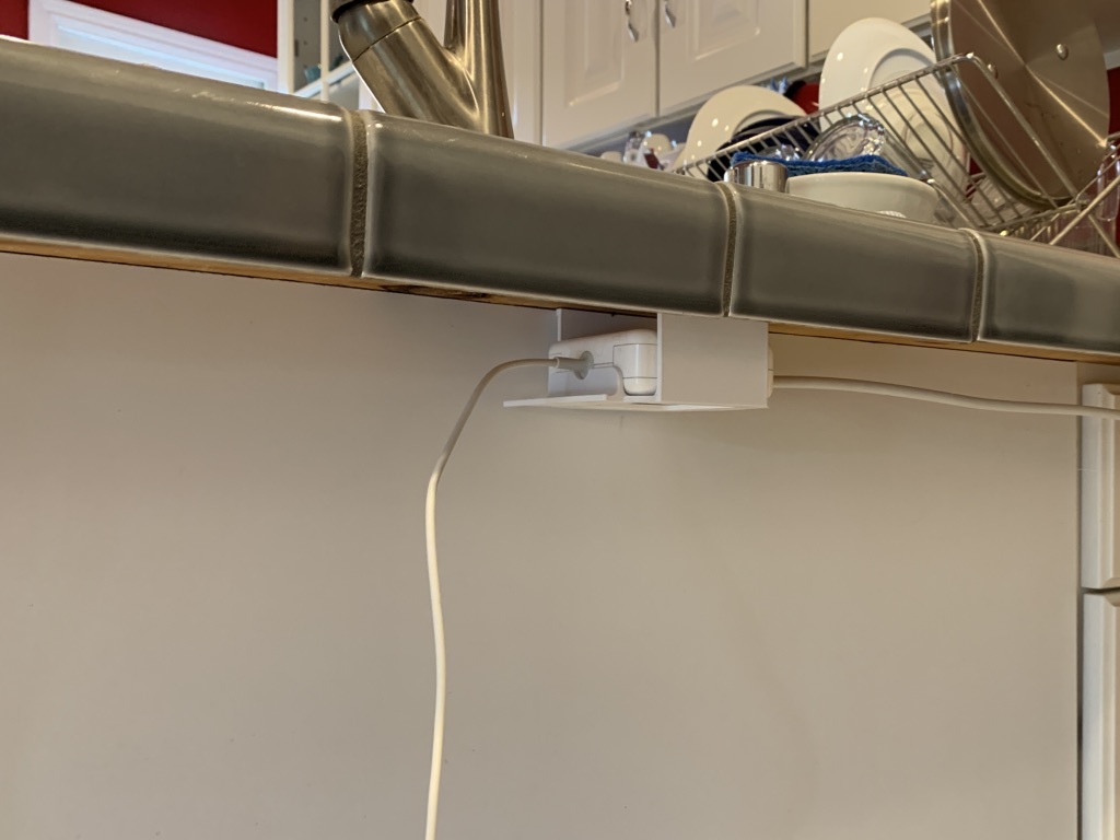 Miniatura 6 do modelo 3D MacBook Pro Power Adapter Under-table bracket
