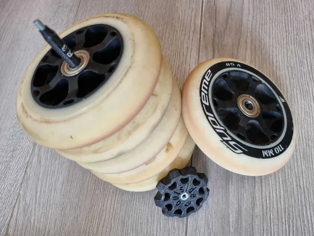 Inline skate wheel organiser and storage solution: wheel stacker