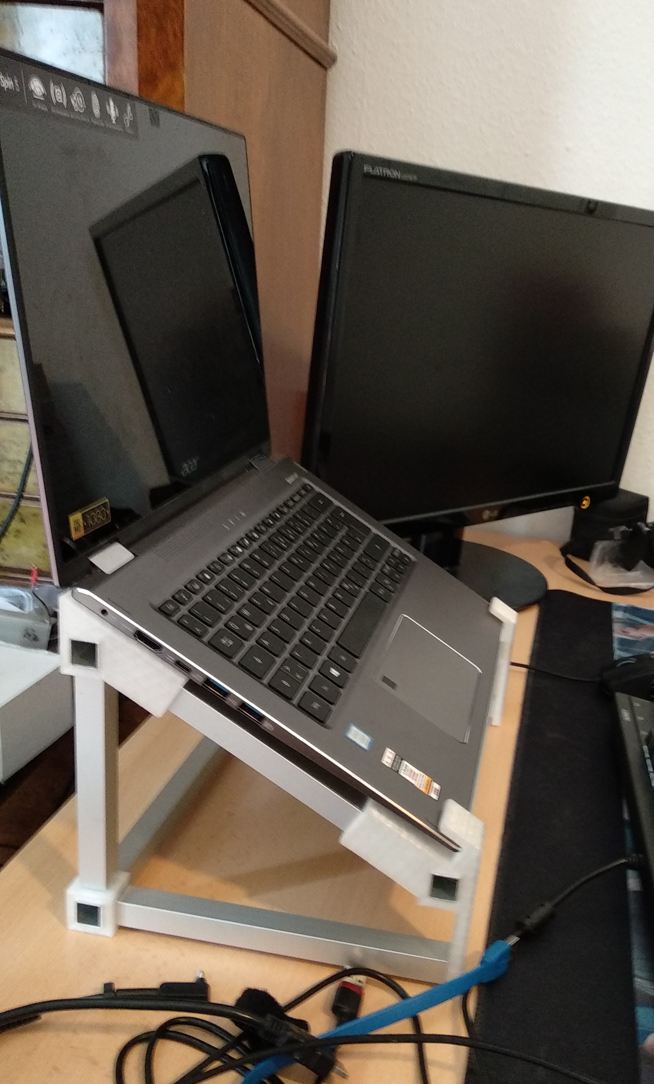 Laptop Stand 13" par TitanOX Téléchargez gratuitement un modèle STL
