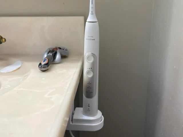 Philips Sonicare wall mount charger