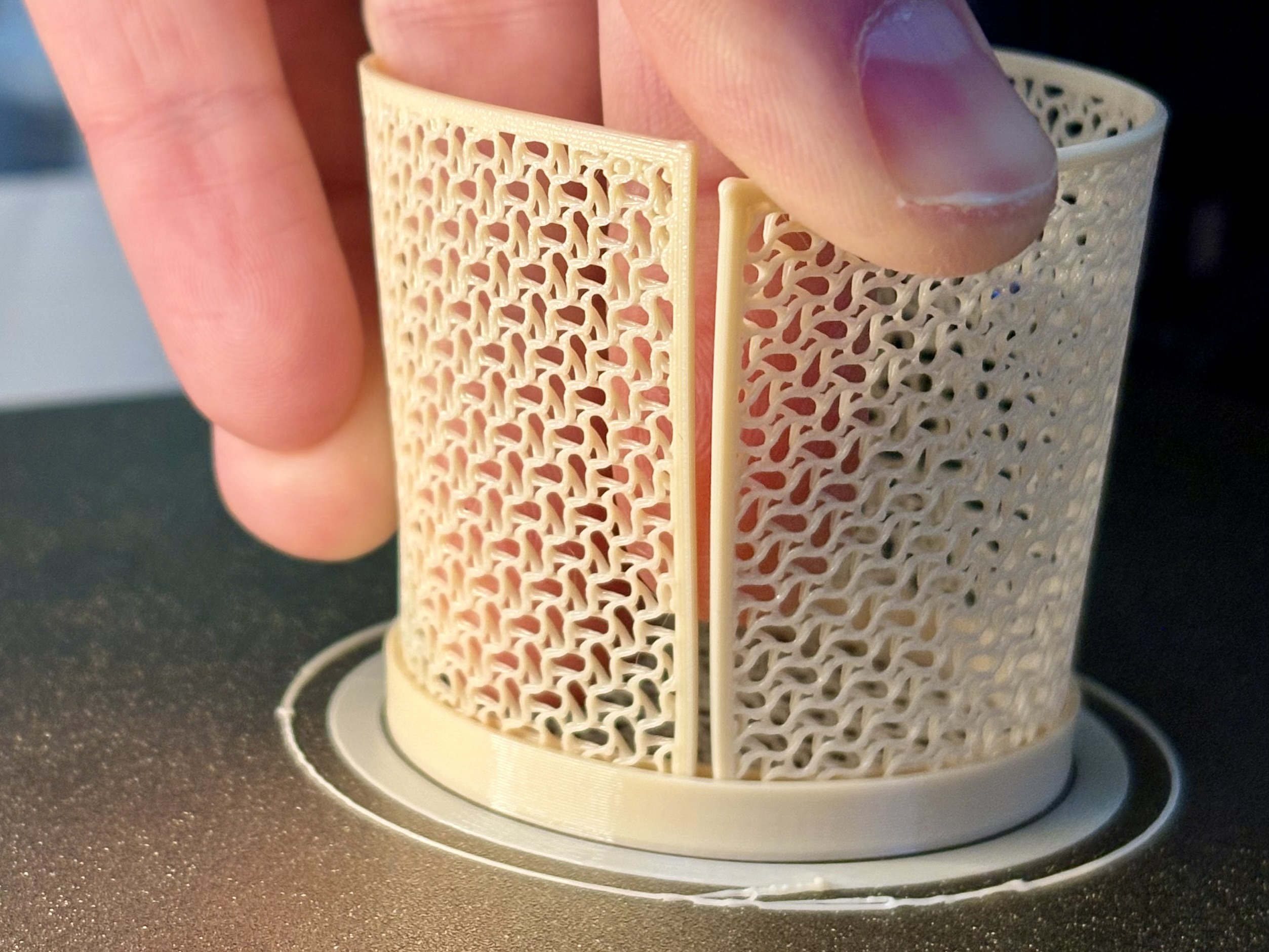 Miniature Mesh Desktop Trash Bin - Under 1 Hour - Easy Assembly - Fuzzy Skin — miniatura 4