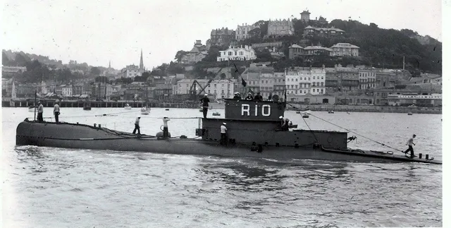 HMS R 10 (British WW 1 submarine)