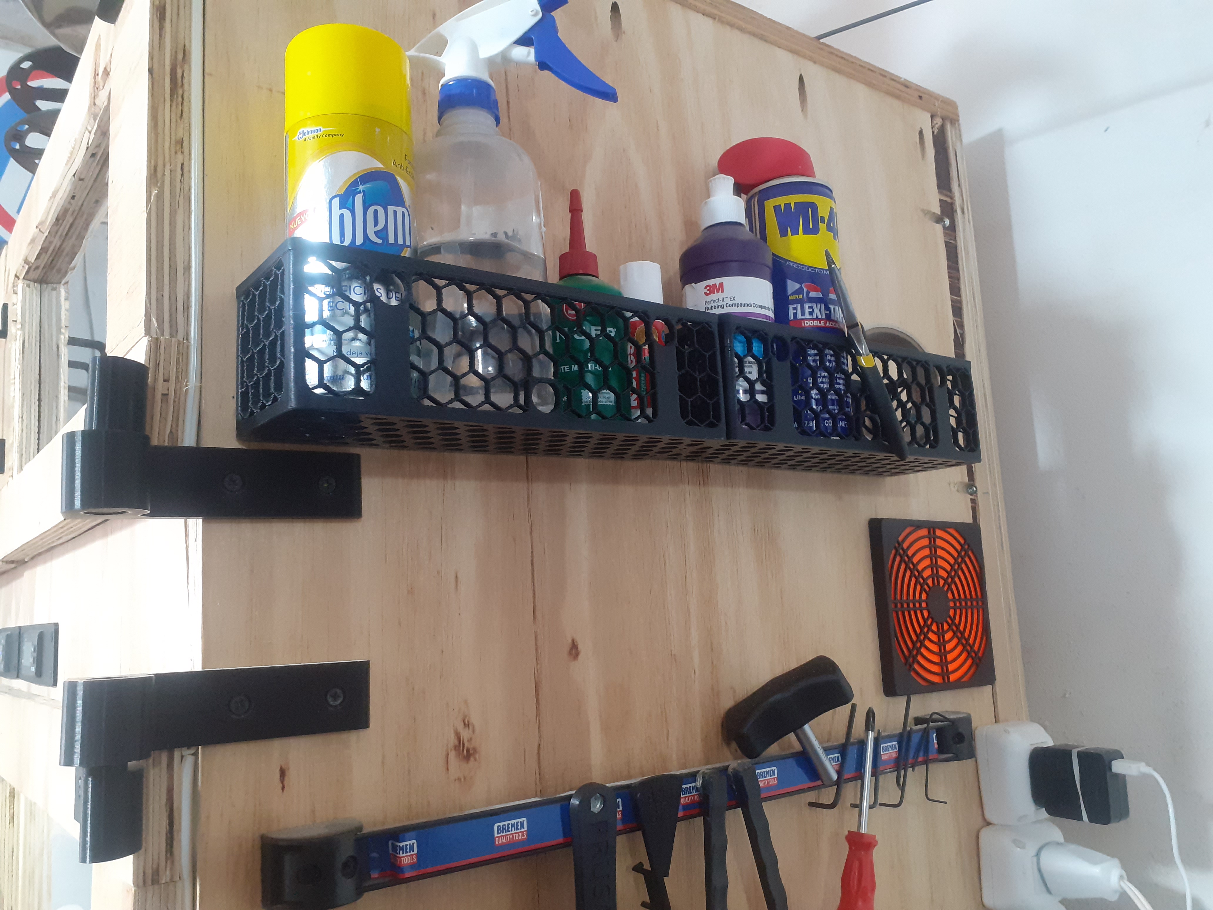 Simple shelf wall mount
