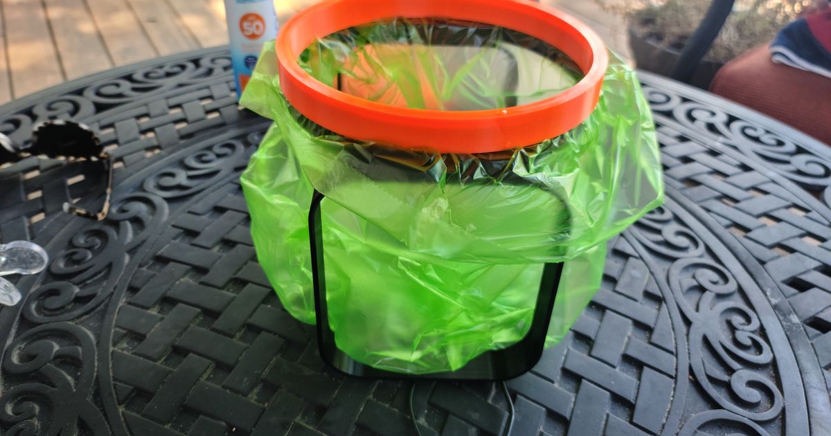 Trash bag holder(wall mount or free standing) by Frankee68 Download