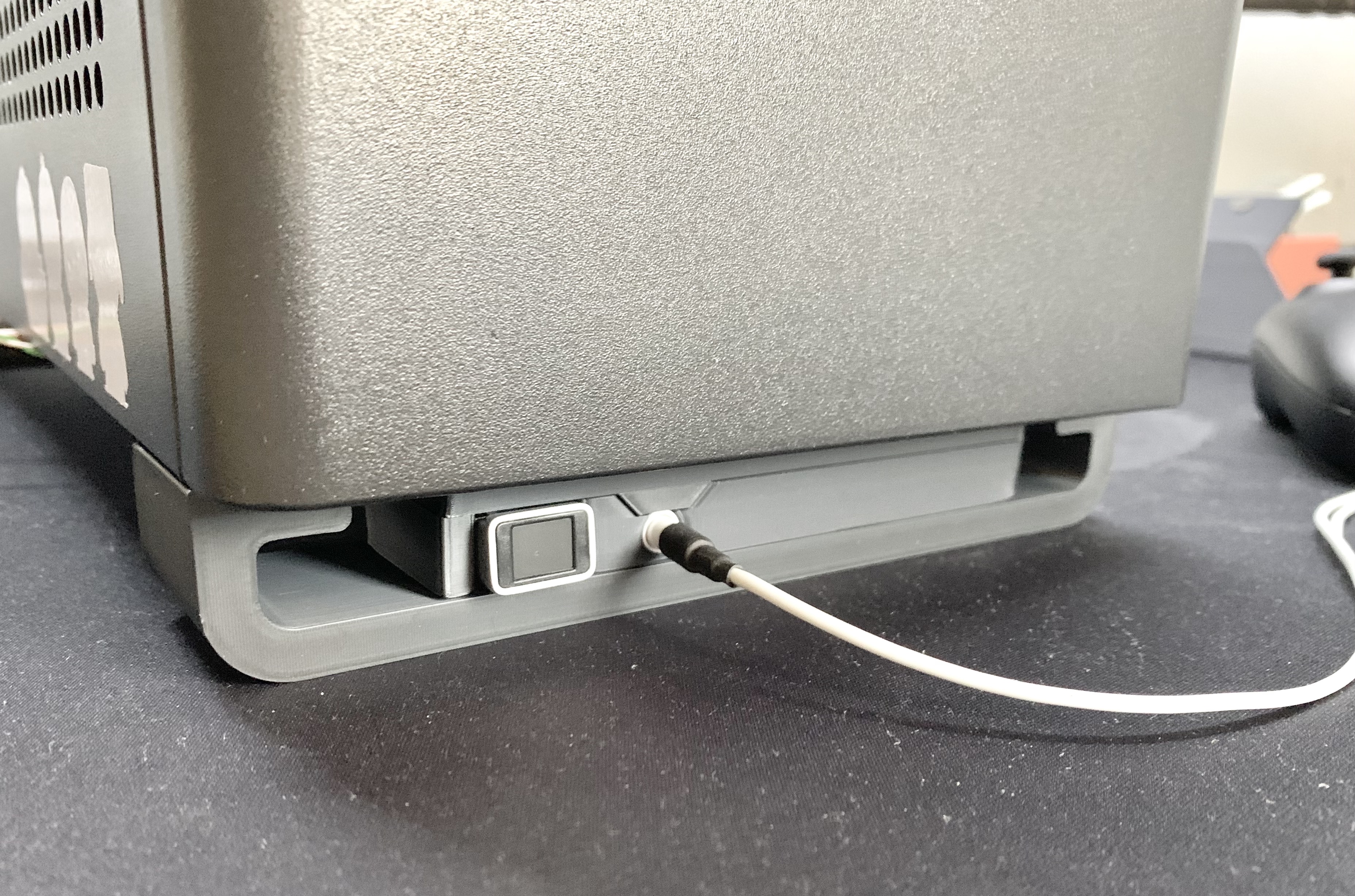NR200/NR200P bottom fingerprint sensor and 3.5 usb c DAC