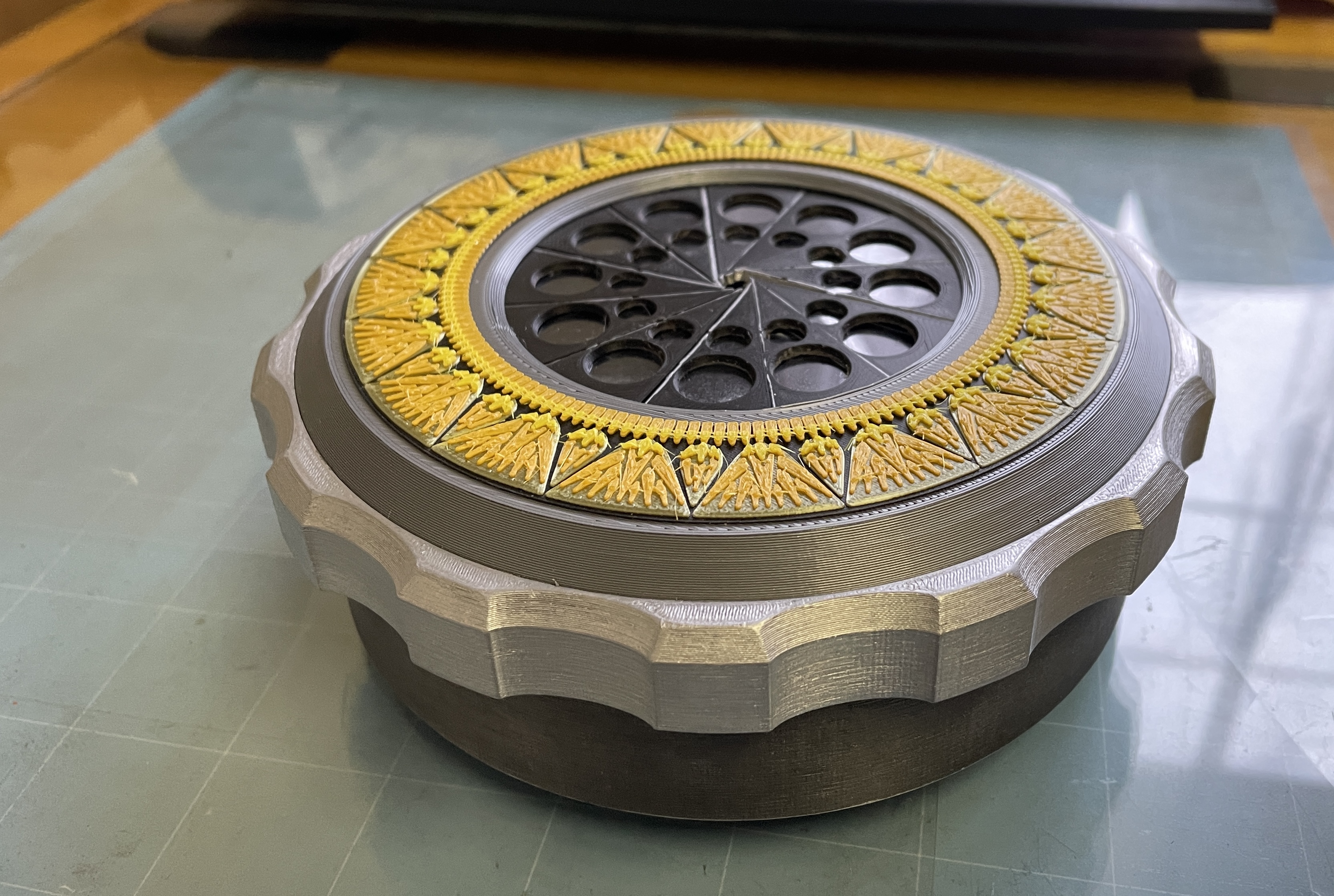 Iris Gift Box - The Remix 3D model thumbnail