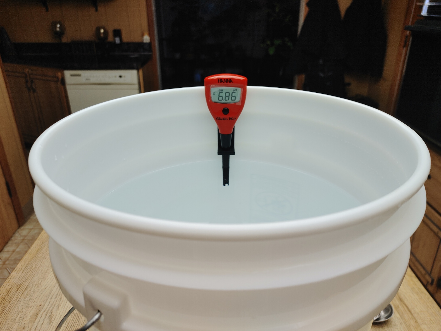 Hanna pH Meter Clip Holder - 5 Gallon Bucket