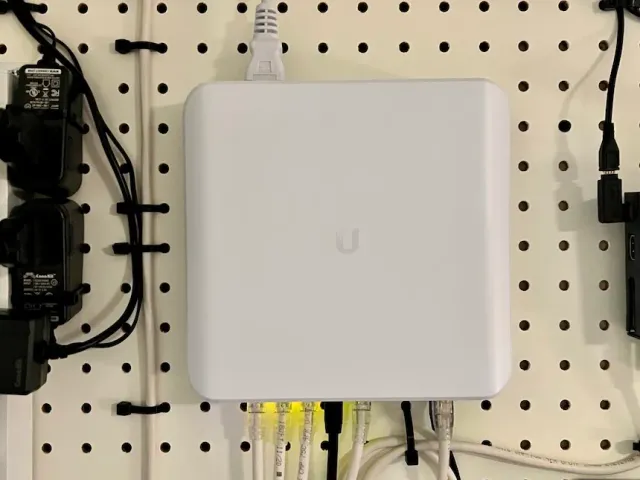 Ubiquiti USW Lite 16 Mount Plate