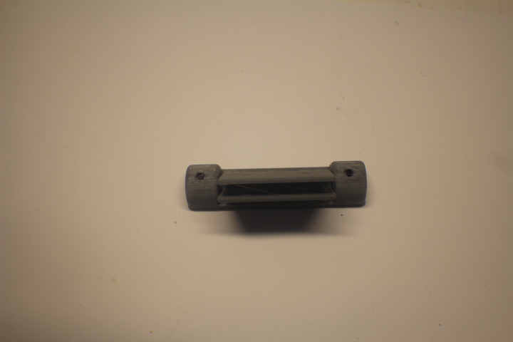 Hinge for thin sheet of plexiglass