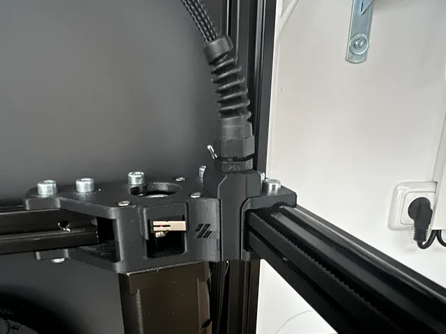 Voron Trident A Drive Cable Cover with PG7 Cable Gland