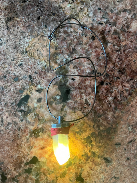 Light up crystal amulet lamp