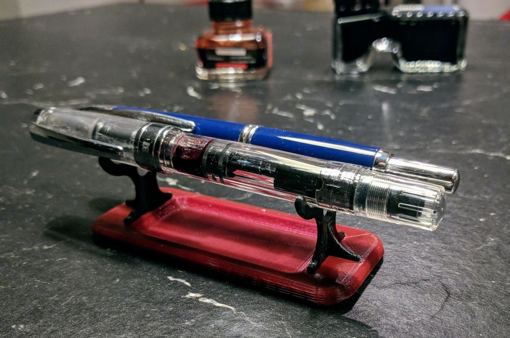 Universal Pen Stand