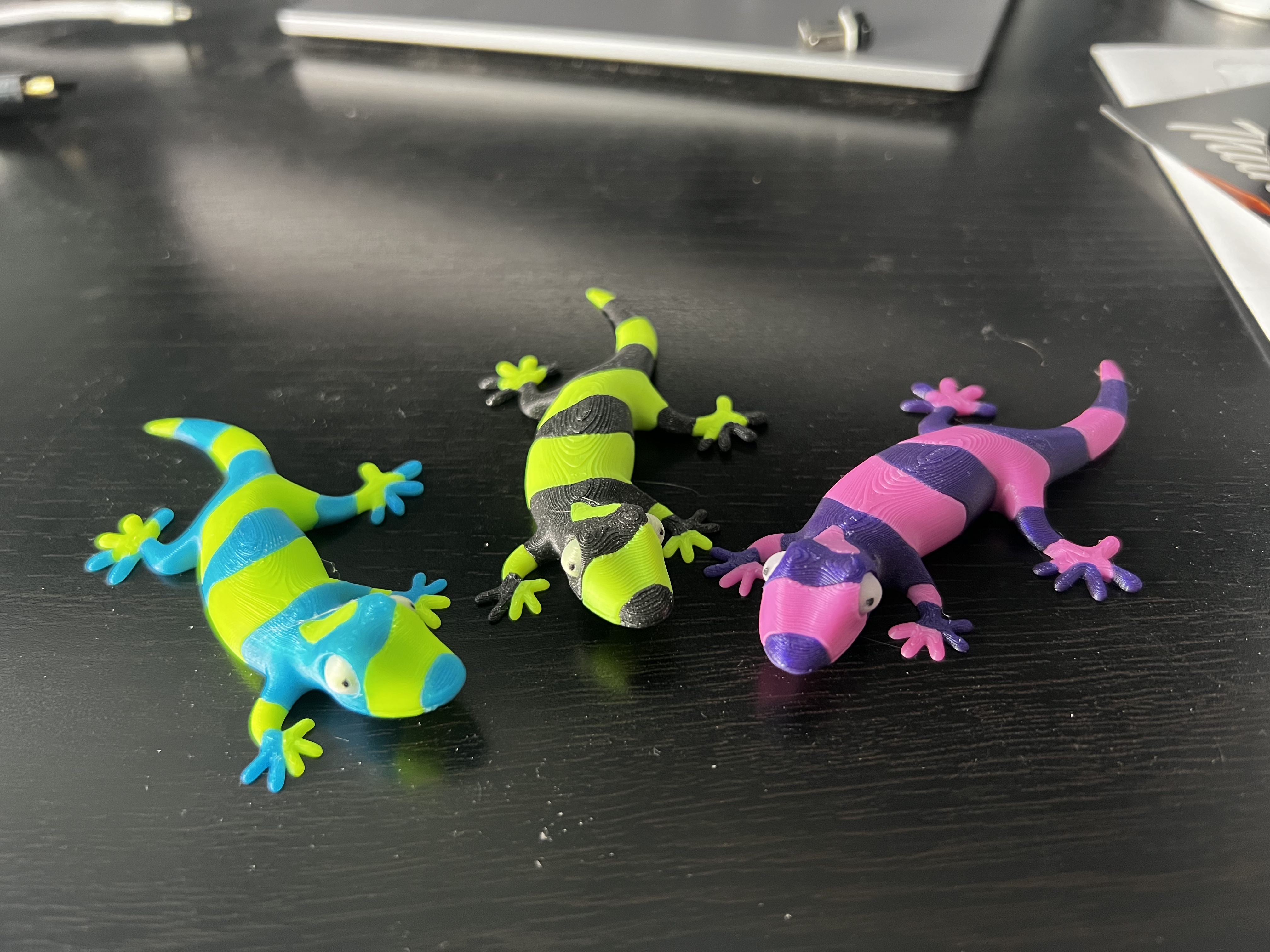 Striped lizard (multi-material) with pupils