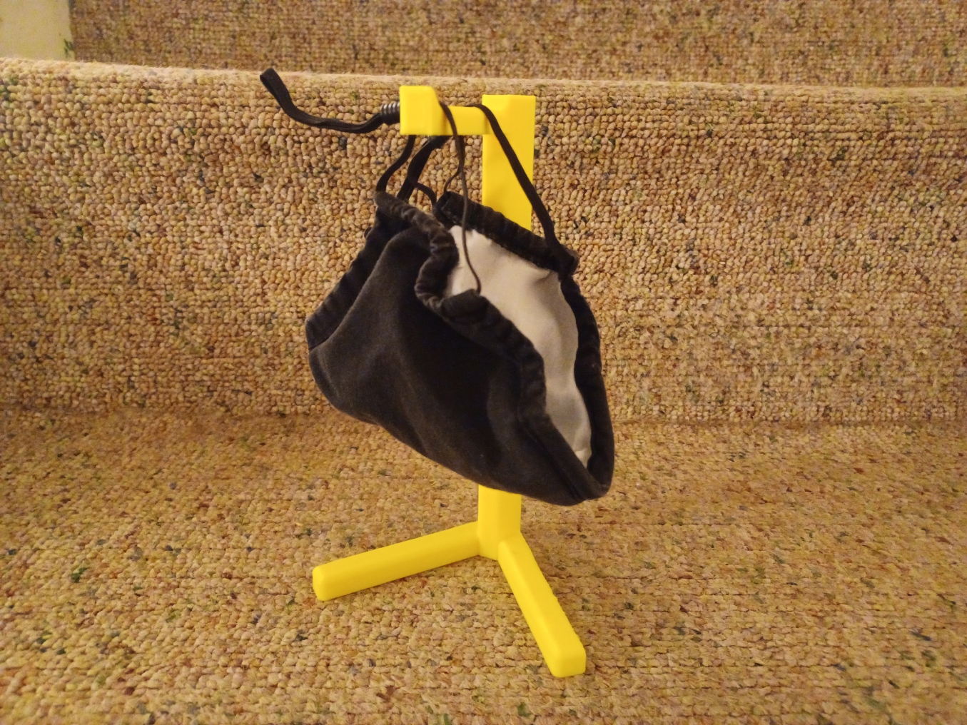 Simple Mask Holder