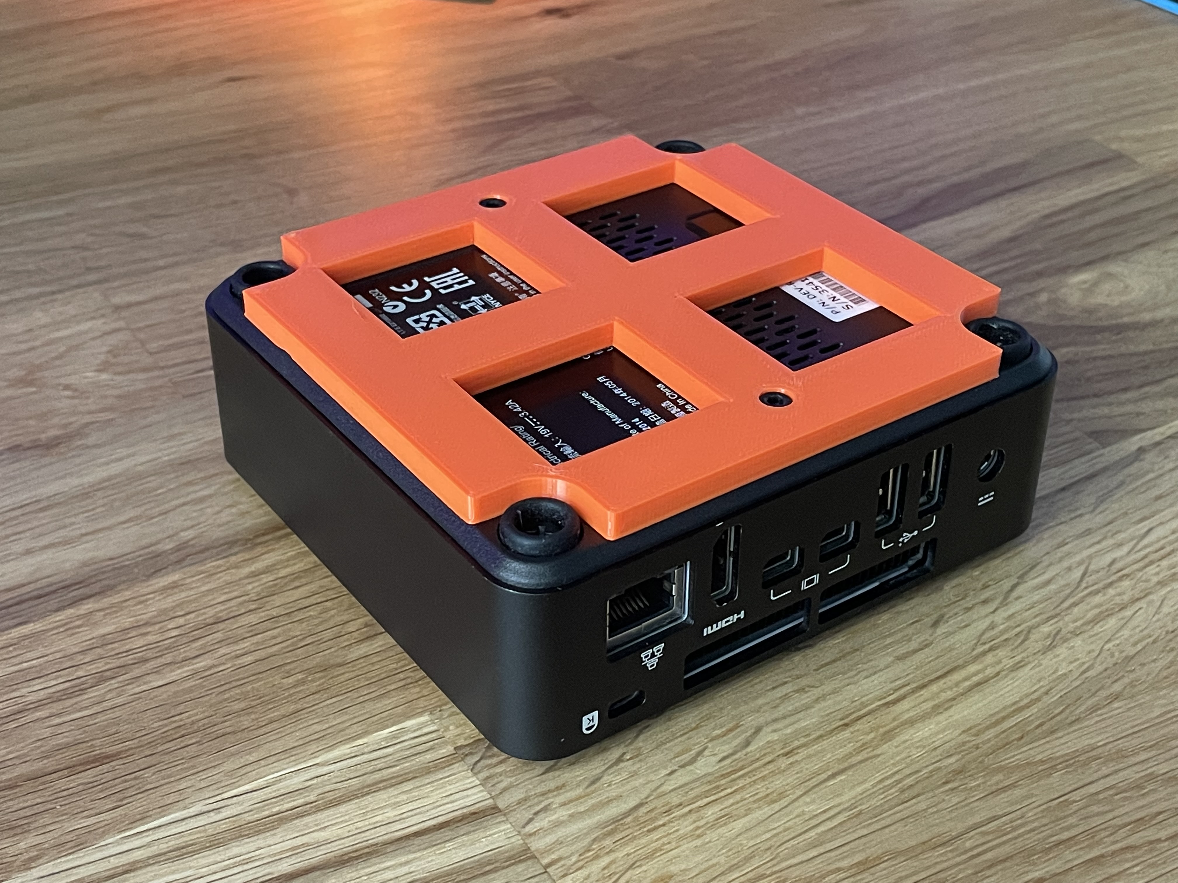 Intel NUC Second Generation (DC53427HYE) Basic Mounting Plate