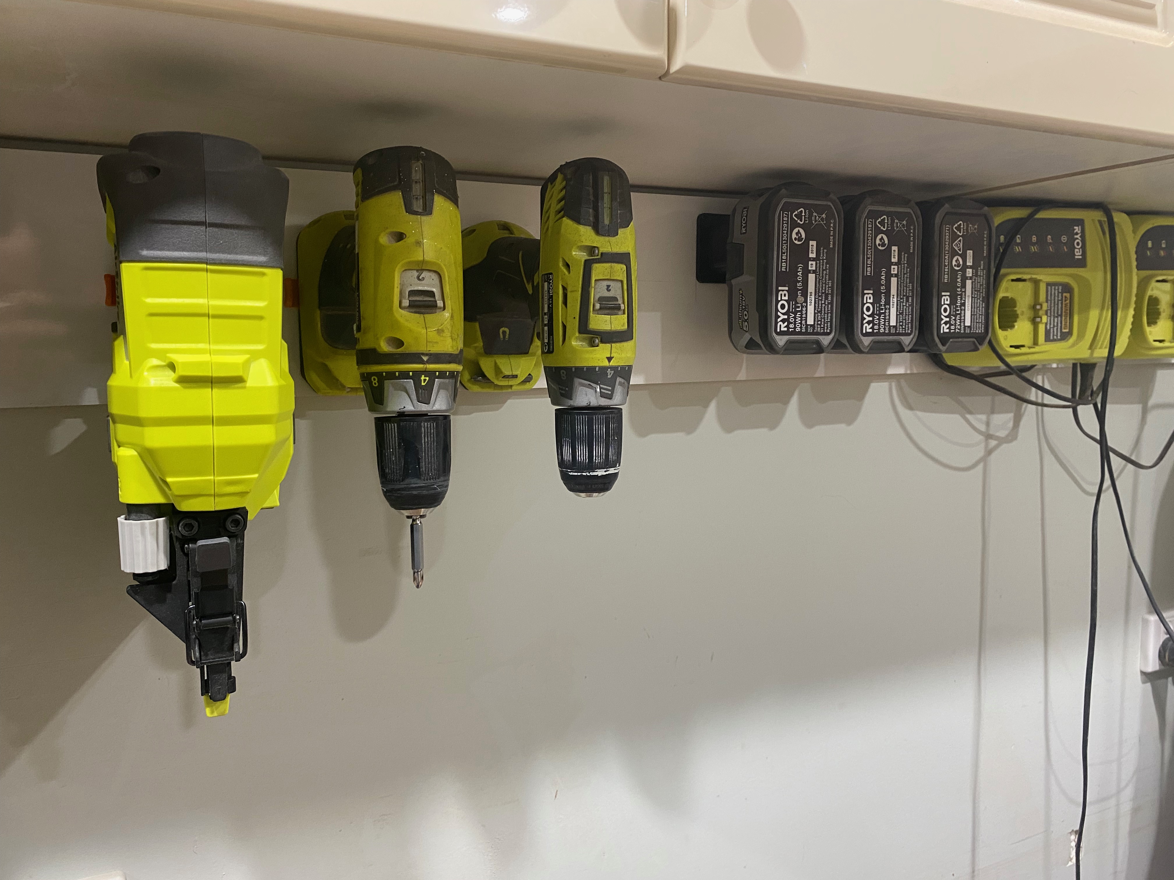 Miniatura 3 do modelo 3D Ryobi 18v Toolholder
