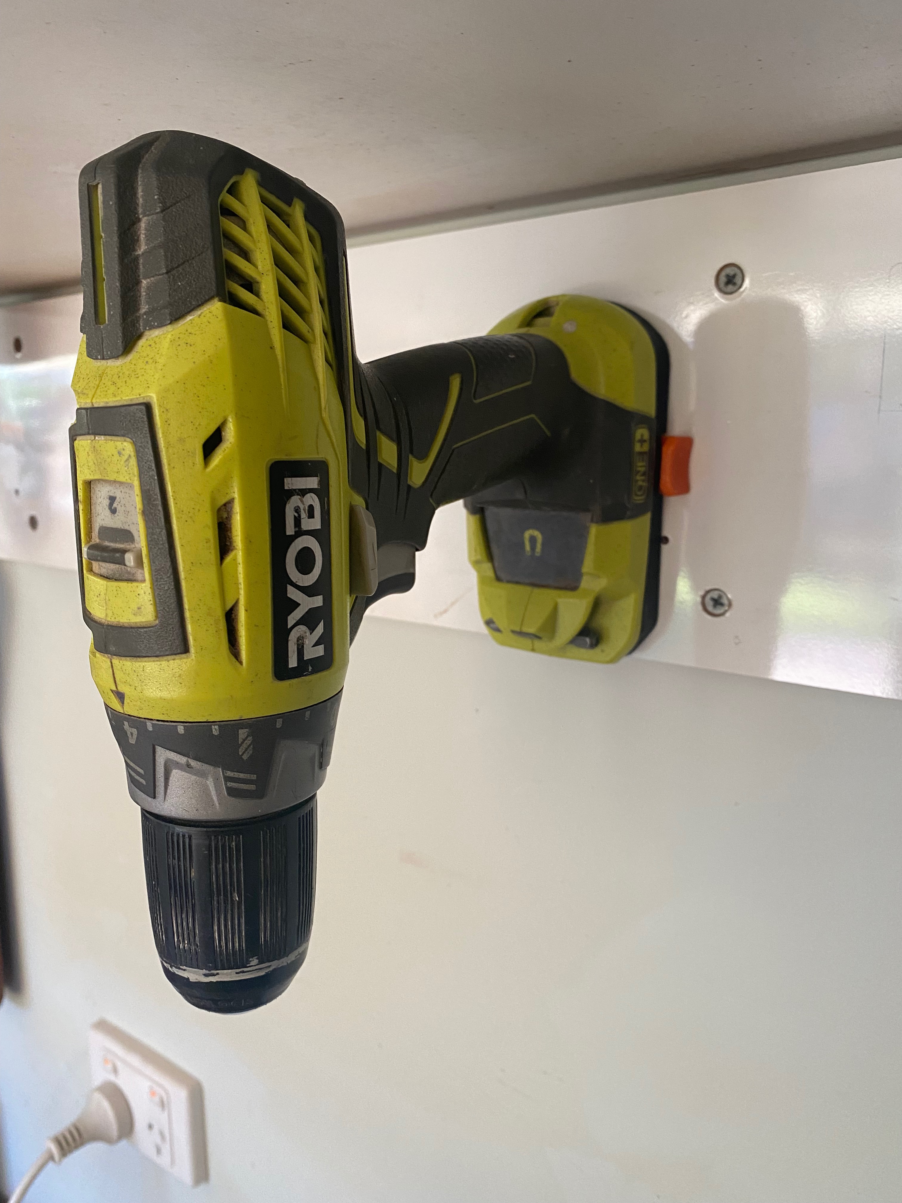 Miniatura 2 do modelo 3D Ryobi 18v Toolholder