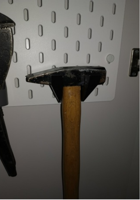 Big hammer holder for Skadis pegboard