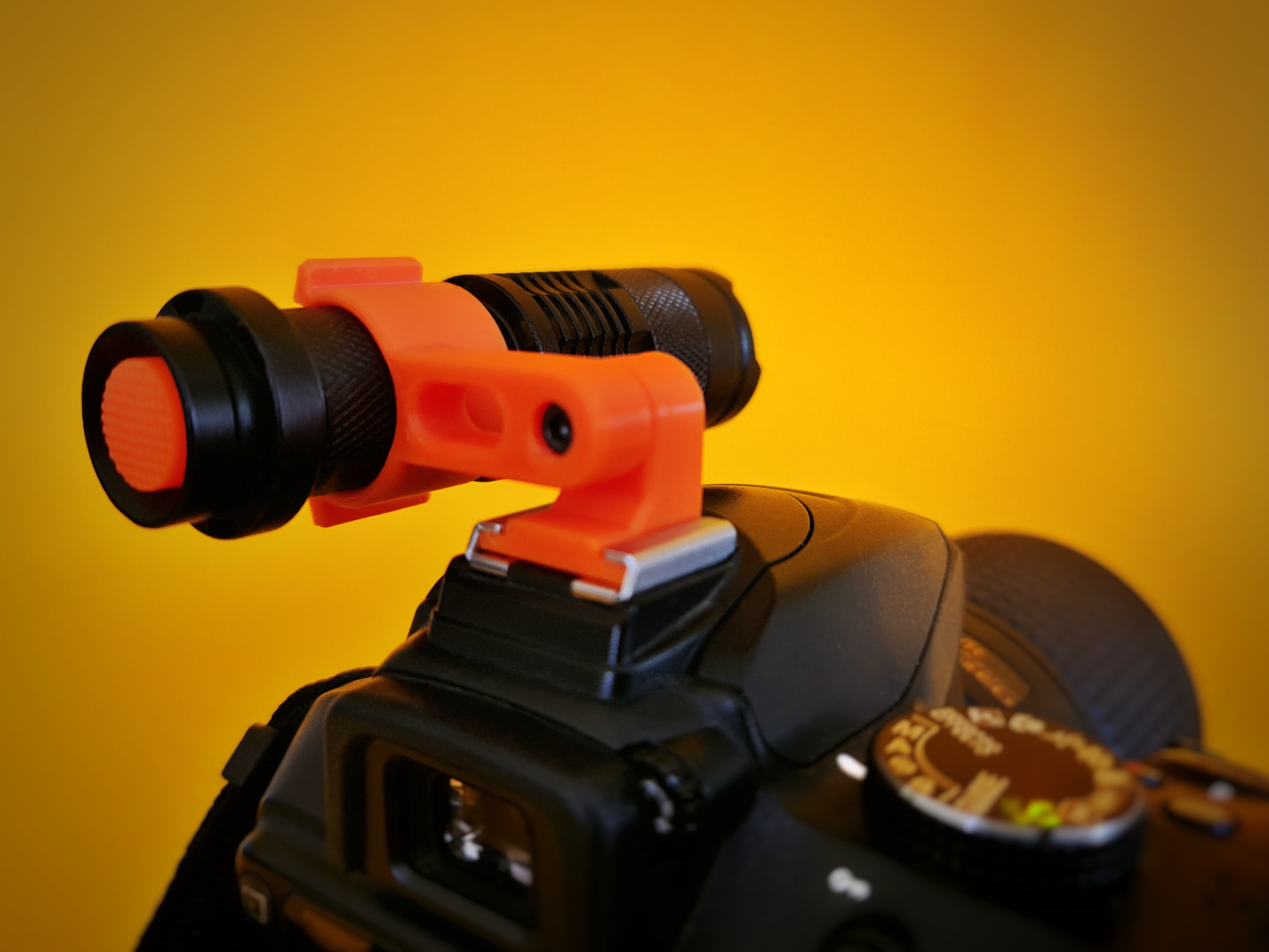 Miniatura 2 do modelo 3D FLASHLIGHT MOUNT  FOR REFLEX CAMERA
