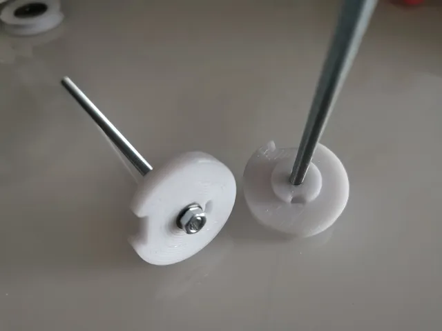 Hue Devere / Xamento ceiling screw adapter