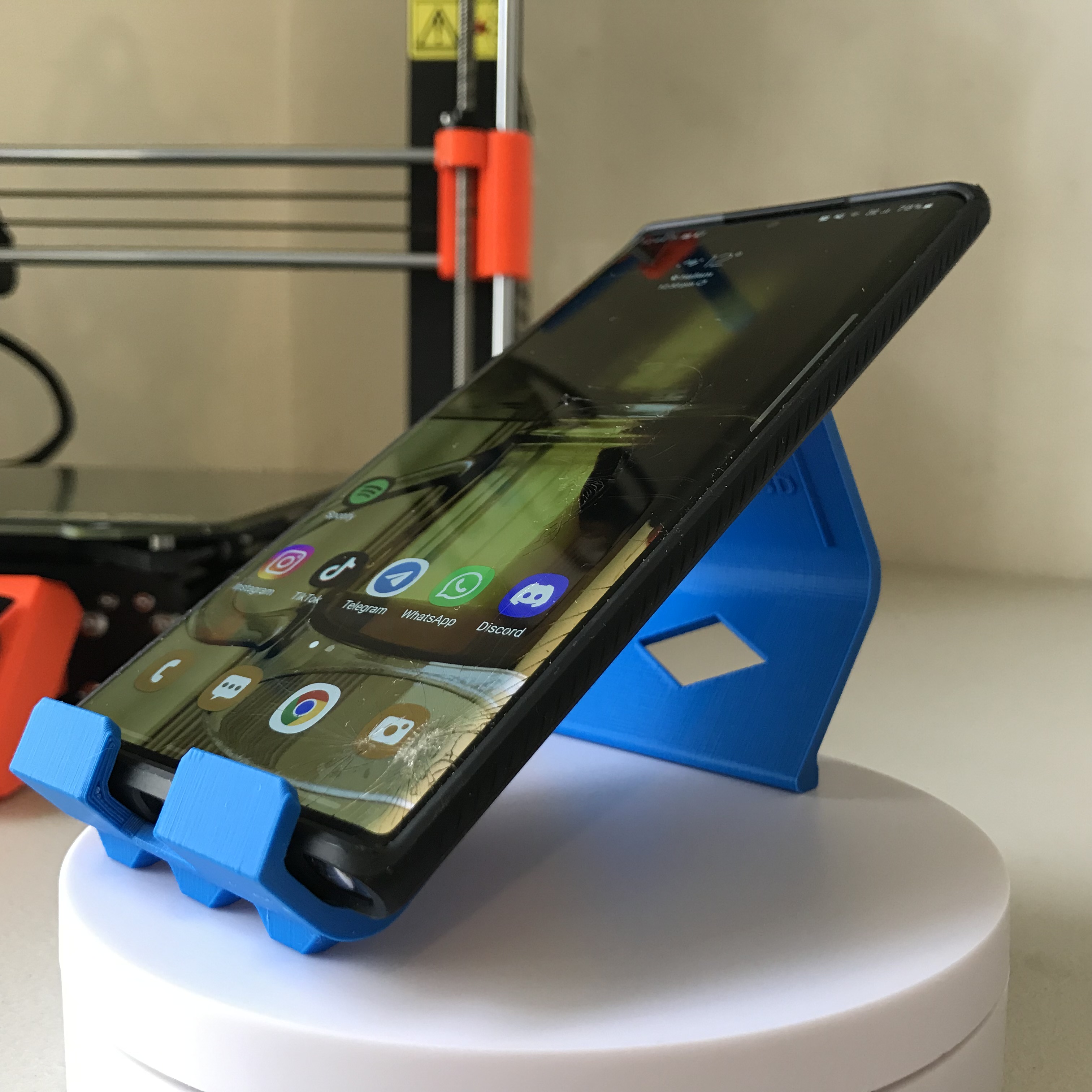 Lazzy Stand An Elegant Smartphone Stand By IiiDesign3D Download lazzy-stand-an-elegant-smartphone-stand-by-iiidesign3d-download