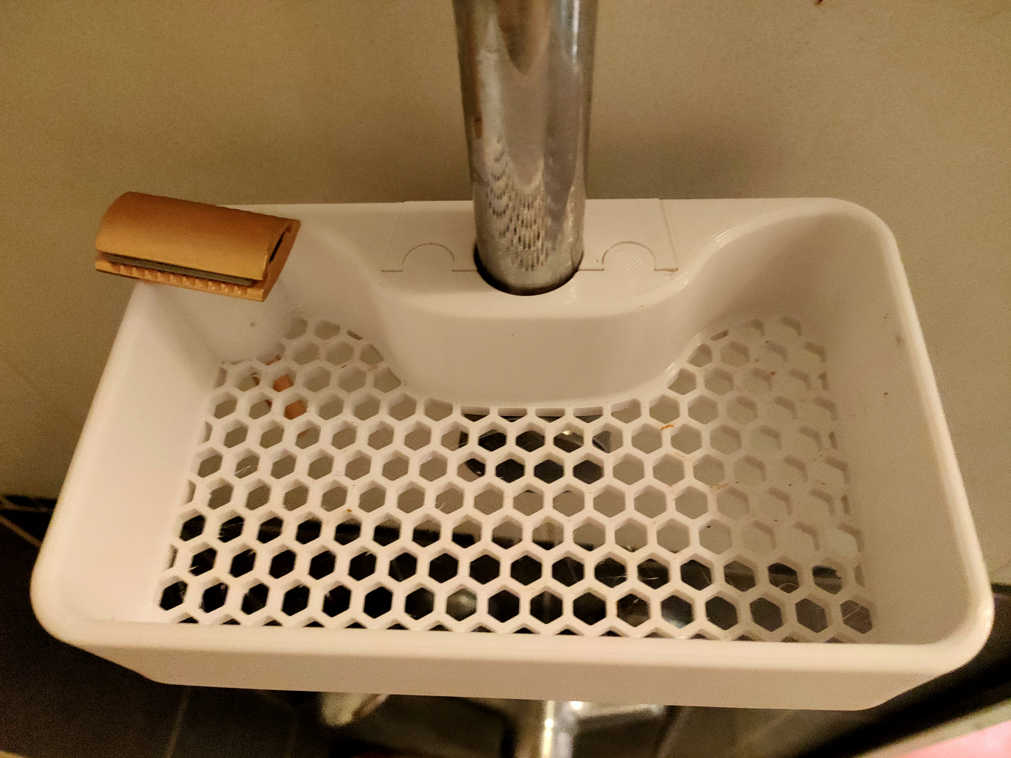 Honeycomb shower shelf + razor holder