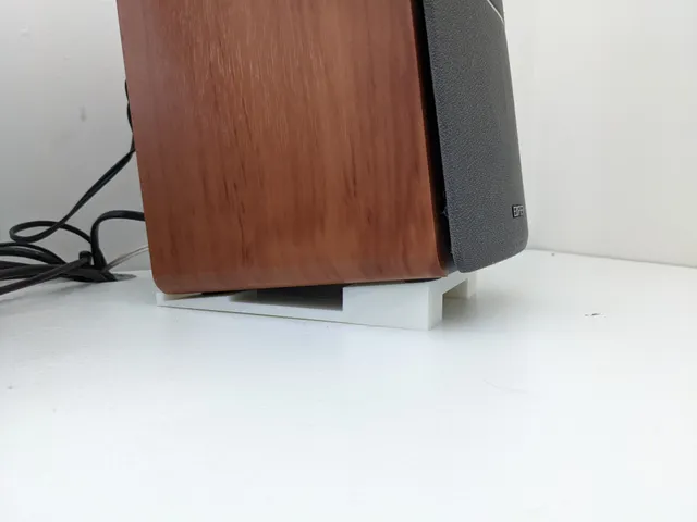 Bookshelf speaker stand (Edifier)