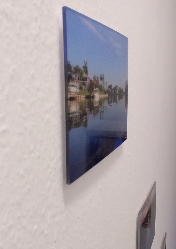 Floating Picture Holder