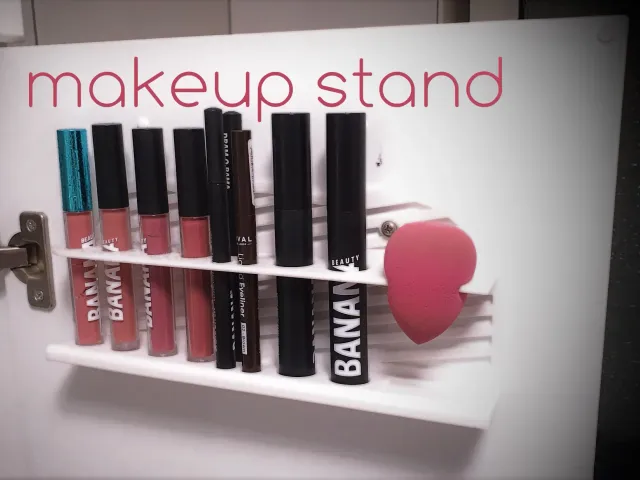 Make-up stand for cupboard doors