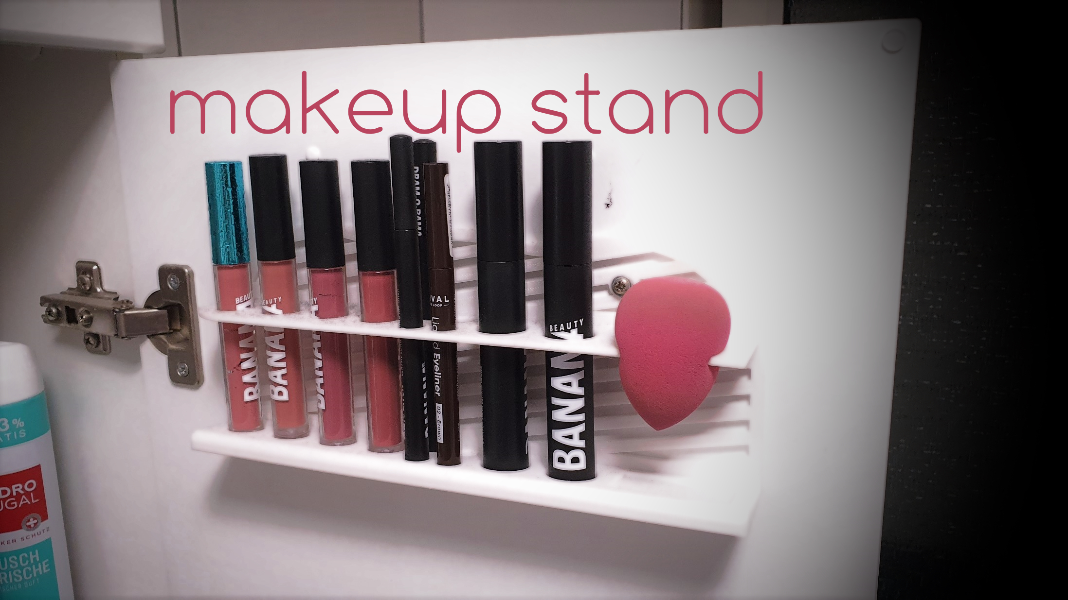 Make-up stand for cupboard doors