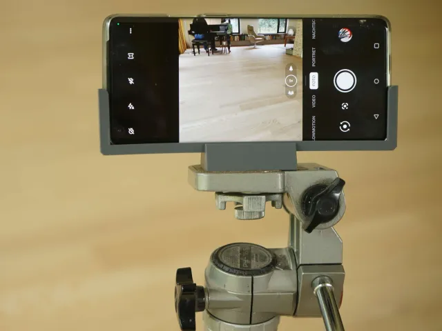 Tripod mount for phones