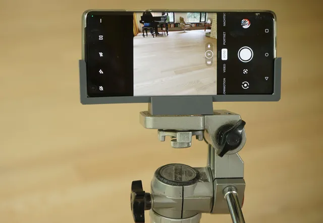 Tripod mount for phones