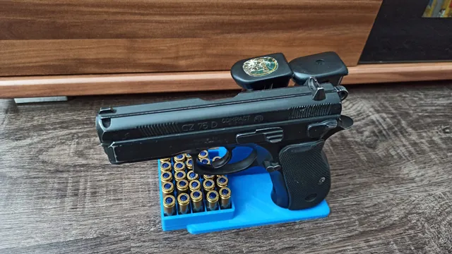 Stand for magazines, pistol and bullets for CZ 75 / držák na zásobníky, pistoli a náboje pro CZ 75