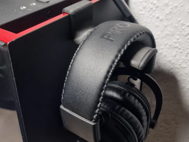 NZXT S340 Headphones holder
