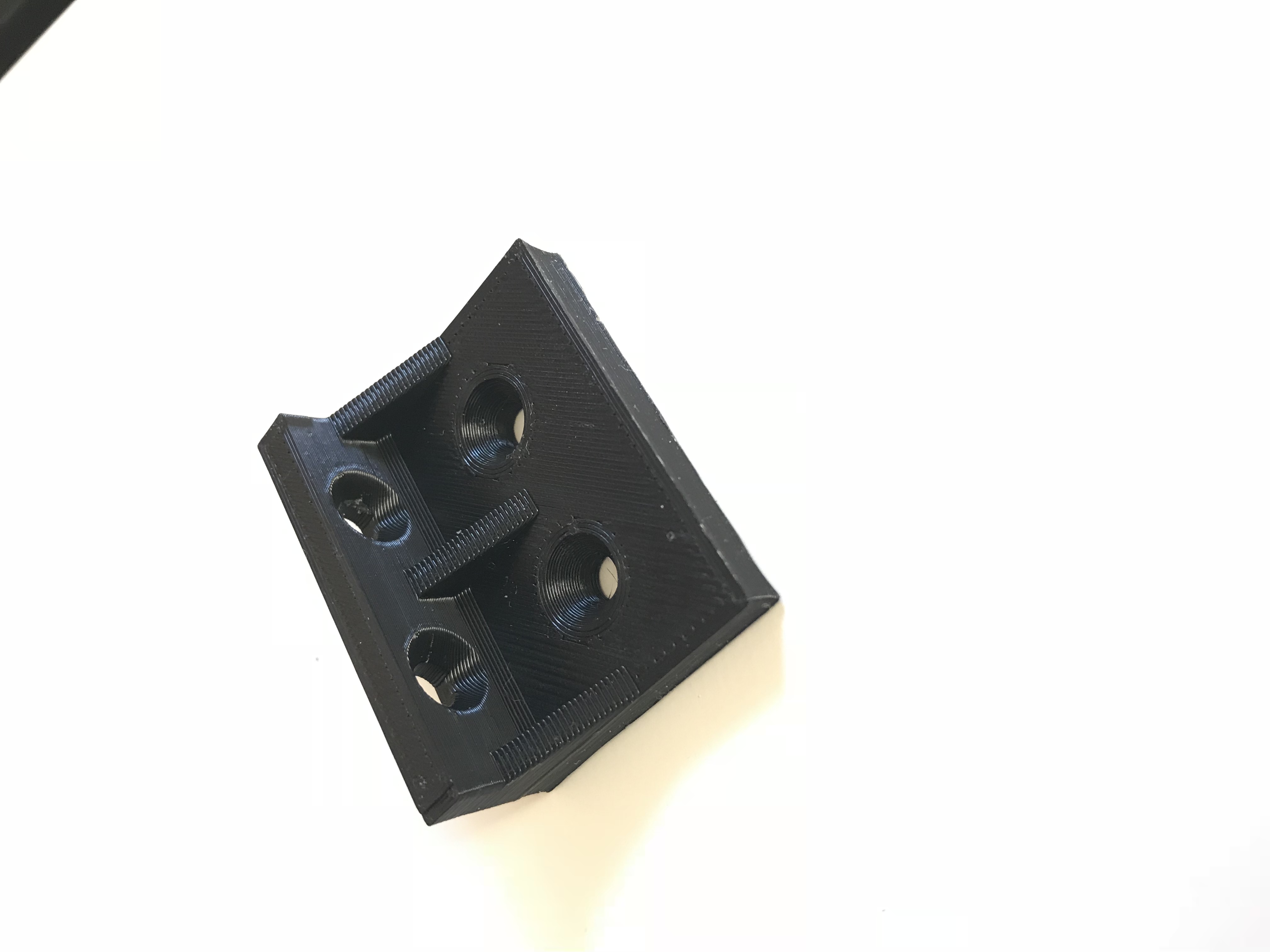 Miniatura 2 do modelo 3D 90º ANGLE BRACKET  short